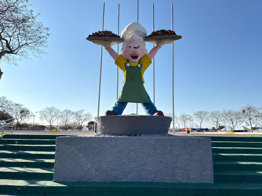Campo Mourão abre a 30ª Festa Nacional do Carneiro no Buraco