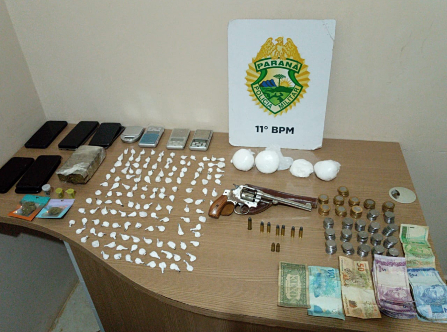 Polícia Militar apreende drogas, arma e prende suspeito em Araruna