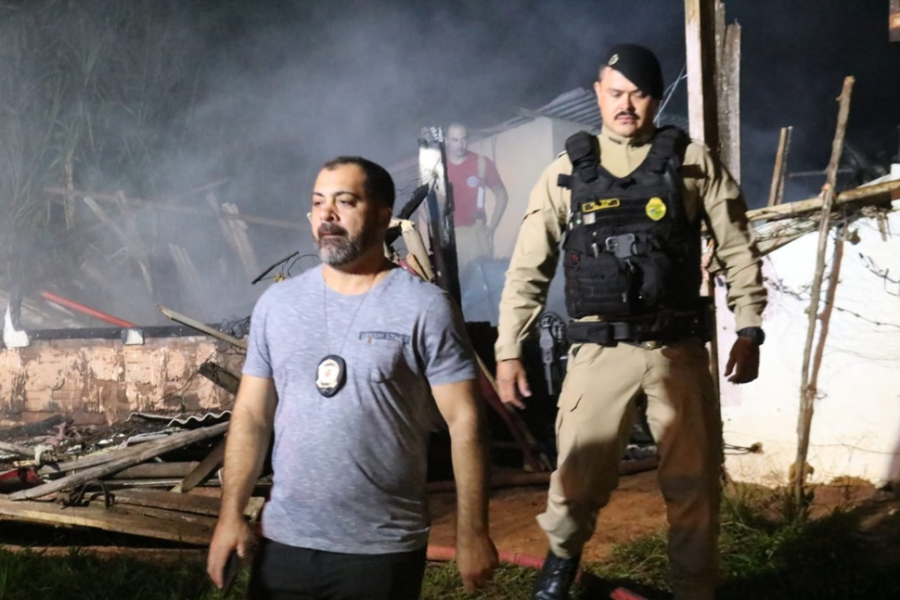 Incêndio em residência mata casal carbonizado no distrito de São Vicente