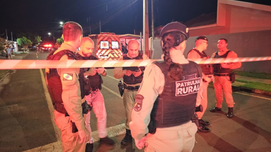 Homem é morto a tiros em frente à casa da namorada em Campo Mourão
